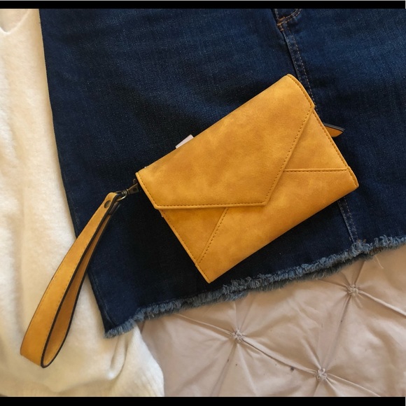 Handbags - Weekend sale ❤️ wallet/wristlet